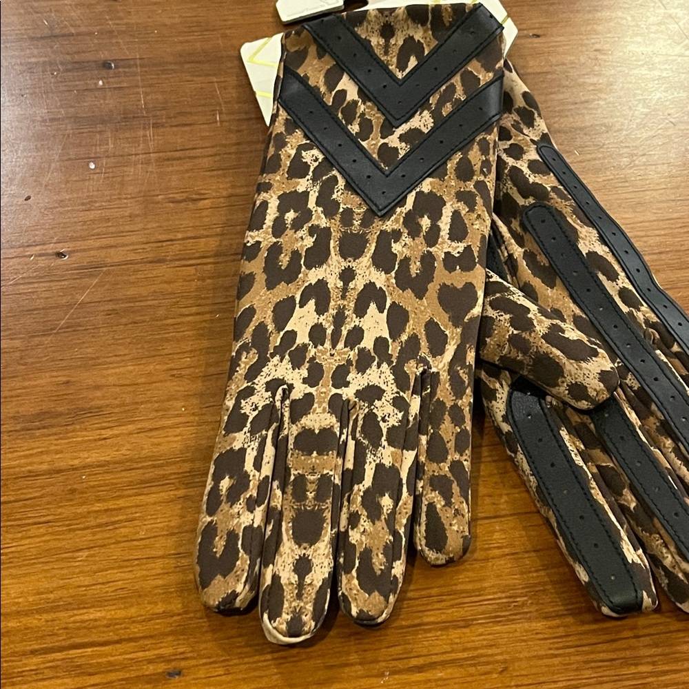 Isotoner Leopard Gloves Smart Dri Water Repellent Smart Torch Women’s Size S/M - Picture 2 of 8